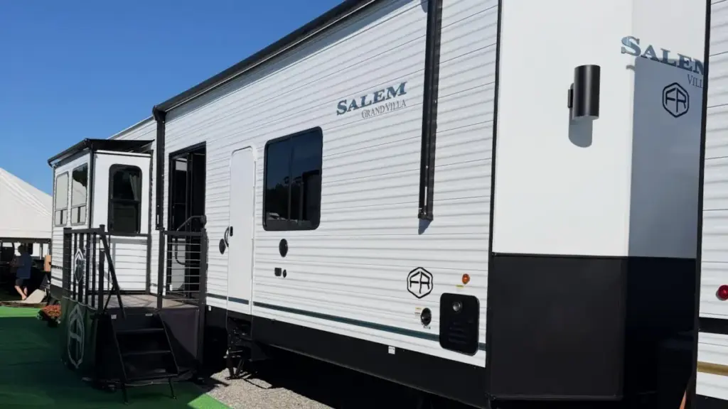 Forest River анонсувала розкішний трейлер Salem Grand Villa 43RLL