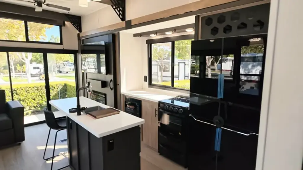 Forest River презентувала кемпер Campsite Reserve 39JD вартістю понад $71 000
