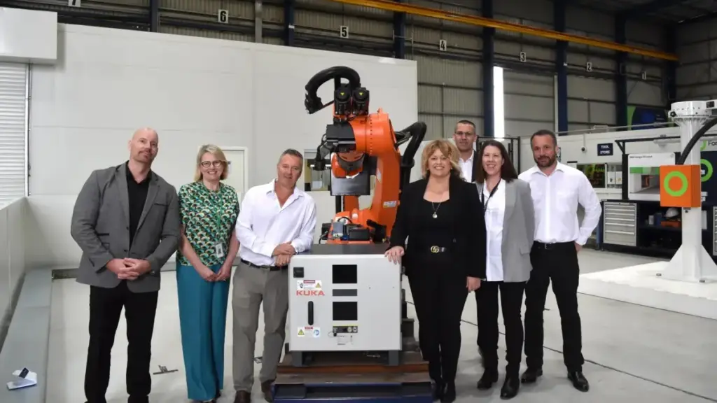 Fortescue адаптувала промислові роботів KUKA для заряджання кар'єрних самоскидів