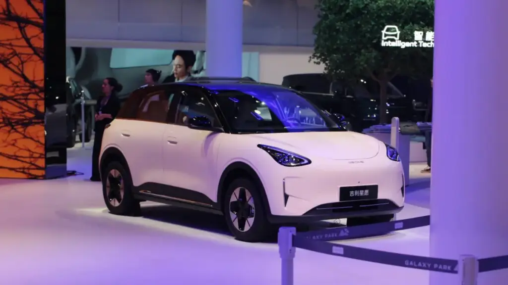 Geely відкрила соту точку продажу у Великій Британії та звітує про 10 тисяч авто