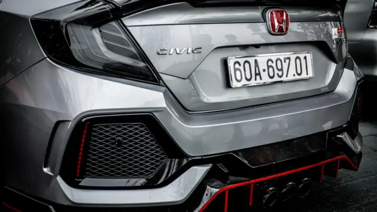 Гібридний мінівен Honda Step WGN отримав спецверсію Spada Black Edition