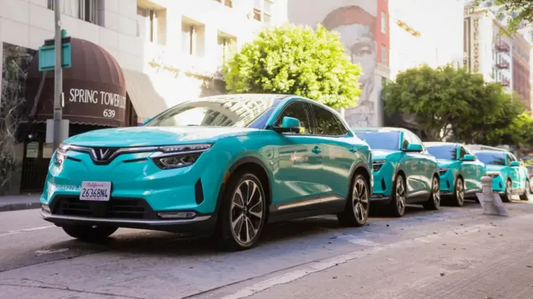 Green SM виходить на ринок США зпарком із 500 електромобілів VinFast