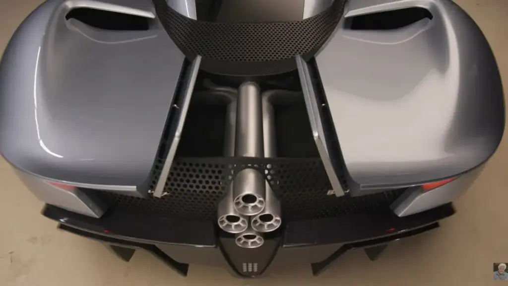 Hennessey Blackbird: атмосферний гіперкар без екранiв та електрифікації