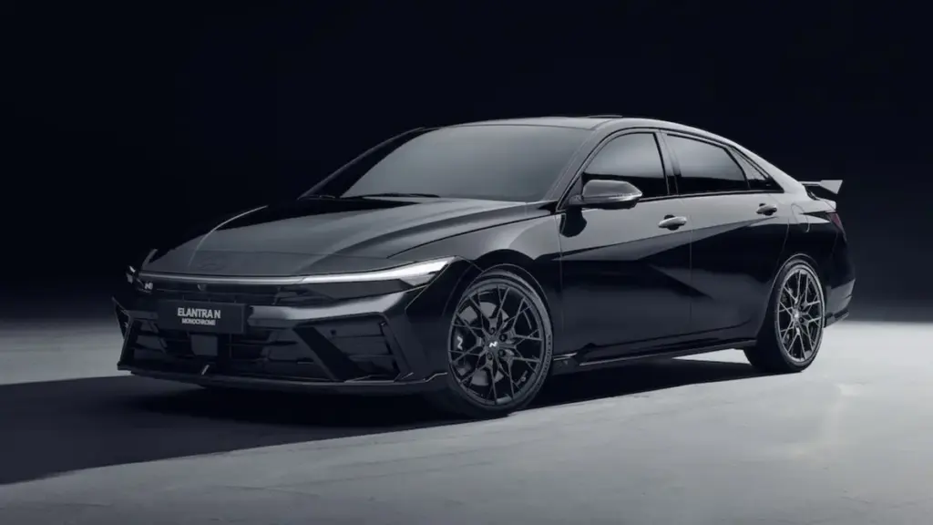 Hyundai представила стриманішу версію седана Elantra N Monochrome