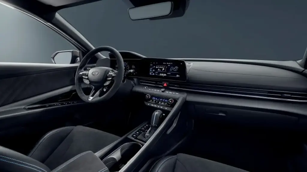Hyundai випустив спортивний седан i30 Sedan N у версії Monochrome