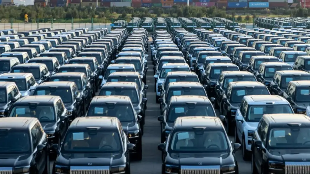 Імпорт автомобілів до Китаю впав майже на 50% у вересні