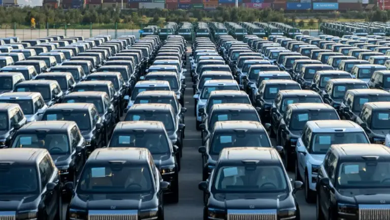 Імпорт автомобілів до Китаю впав майже на 50% у вересні