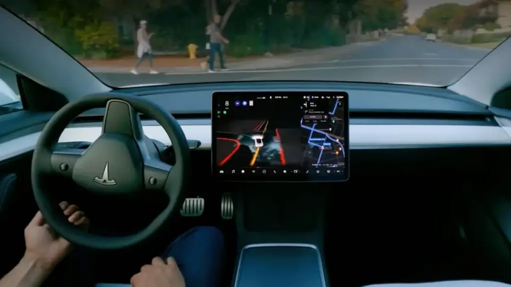 Інциденти з Tesla Robotaxi: усі дистанційні втручання завершилися аваріями