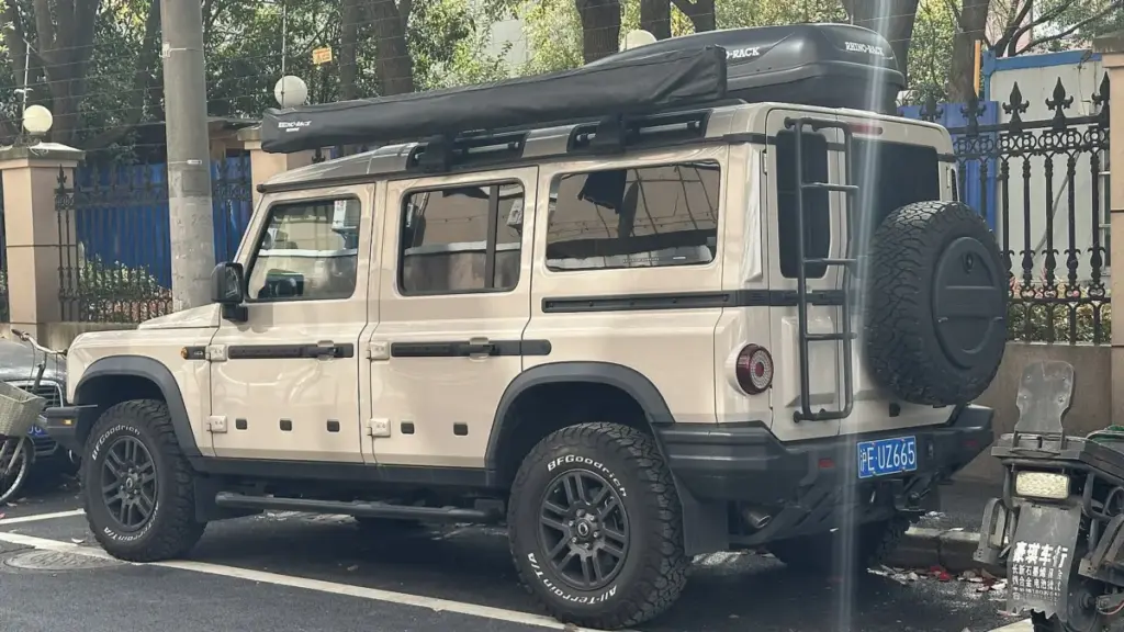 Ineos представив спеціальну версію позашляховика Grenadier Helmsman Edition