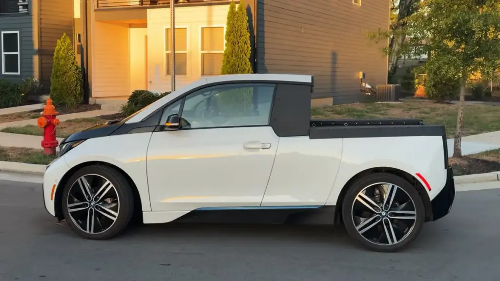 Інженер перетворив електромобіль BMW i3 на пікап власними руками