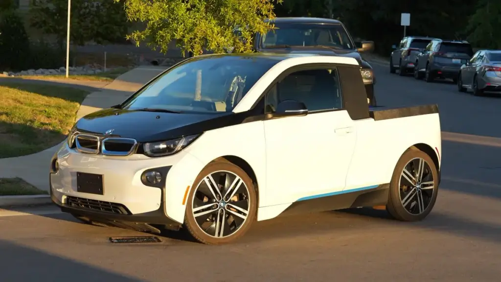 Інженер перетворив електромобіль BMW i3 на пікап власними руками