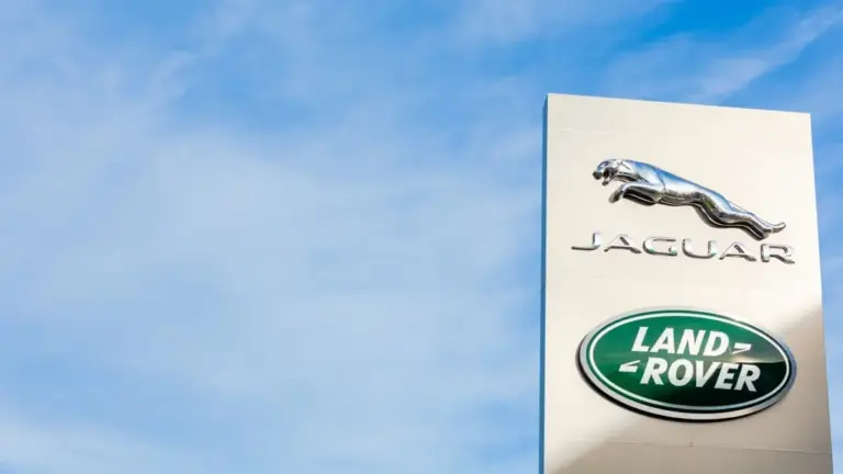 Jaguar Land Rover подовжує партнерство з британською AI-компанією Aiimi
