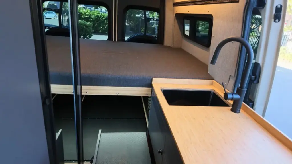 Кемпер Matilda на базі Mercedes-Benz Sprinter розробили для автономних подорожей