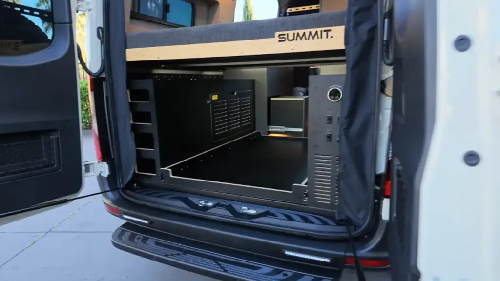 Кемпер Matilda на базі Mercedes-Benz Sprinter розробили для автономних подорожей