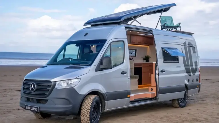 Кемпер Rupa на базі Mercedes-Benz Sprinter отримав внутрішні сходи та терасу