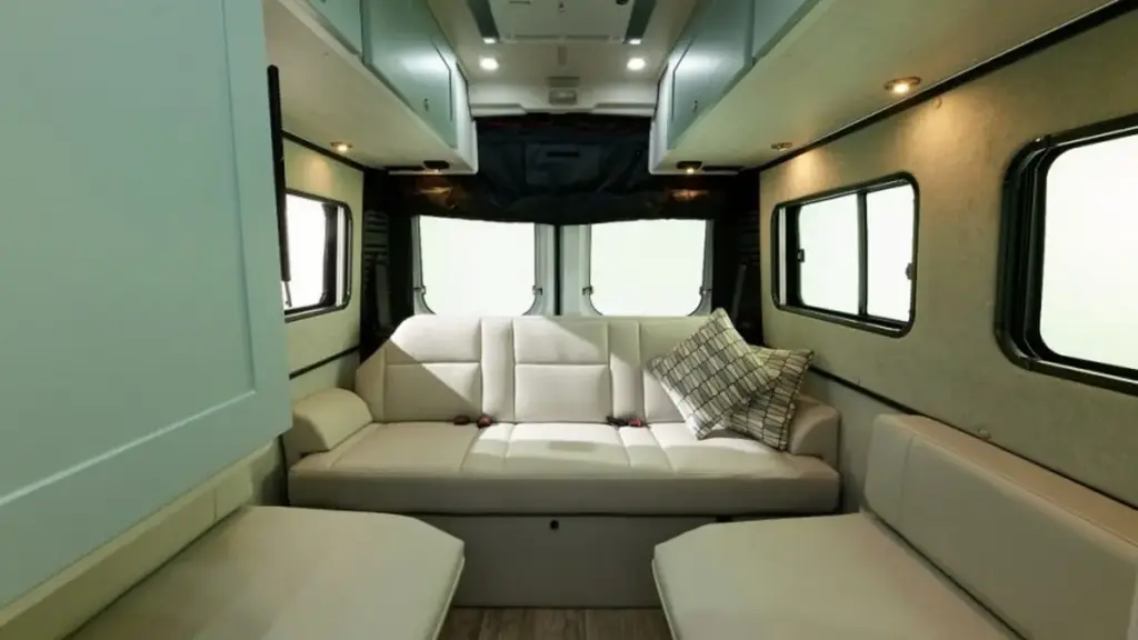 Кемпери Roadtrek Zion 2027 року отримали оновлене оснащення