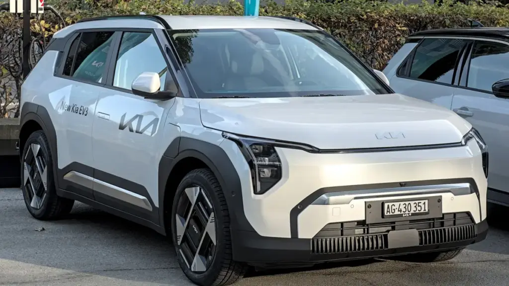 Kia оголосила ціни на лізинг та фінансування нового кросовера EV3 в США