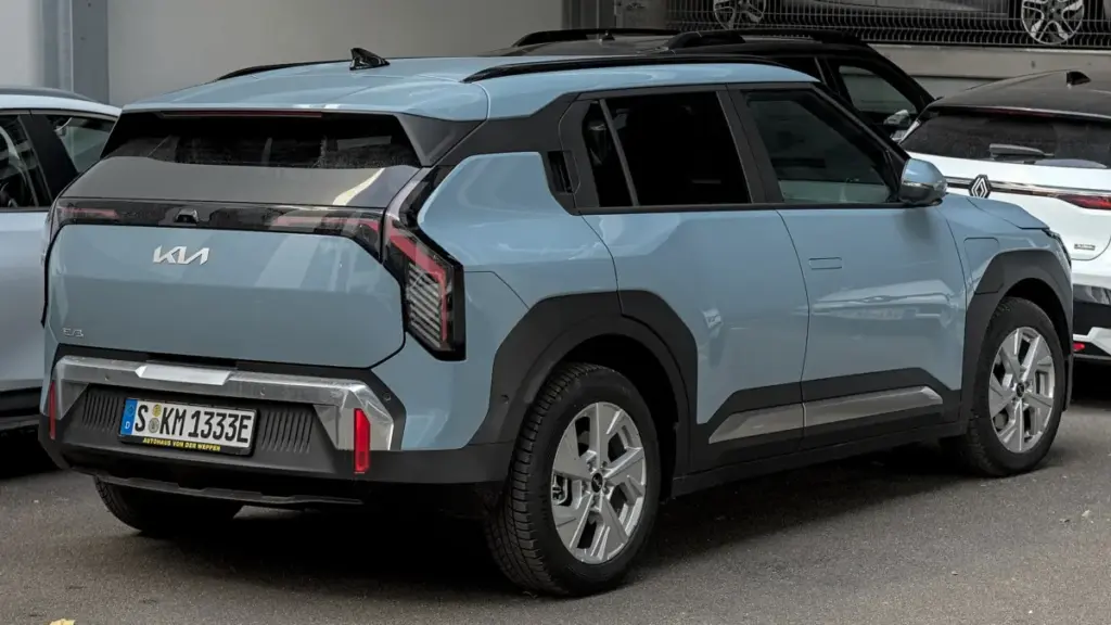 Kia оголосила ціни на лізинг та фінансування нового кросовера EV3 в США