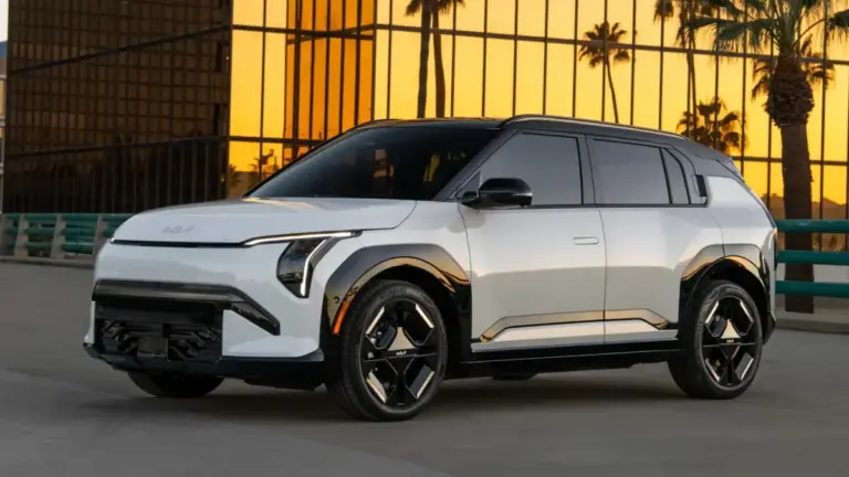 Kia оголосила ціни на лізинг та фінансування нового кросовера EV3 в США