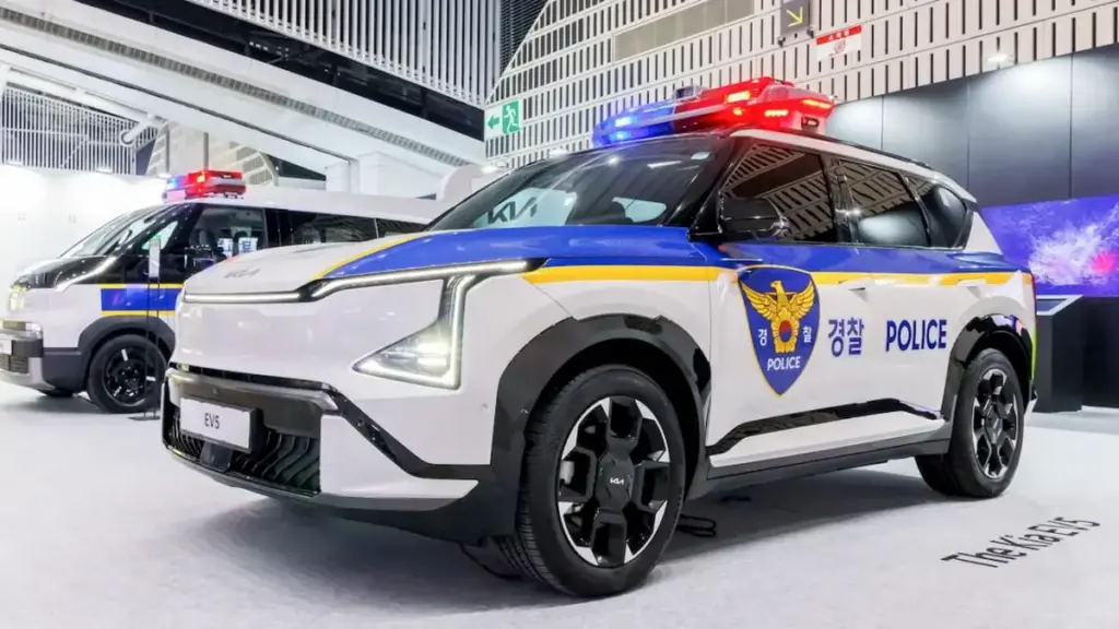 Kia презентувала поліцейські концепти електромобілів EV5 та PV5