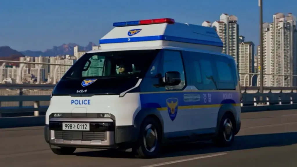 Kia презентувала поліцейські концепти електромобілів EV5 та PV5