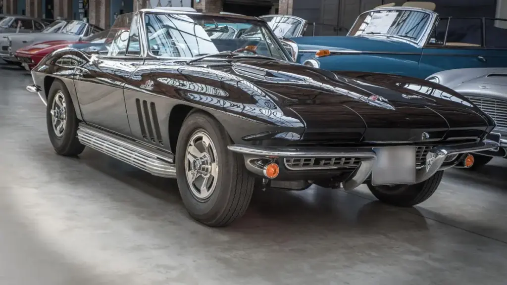 Колекцію з шести класичних Chevrolet Corvette знайшли в Техасі