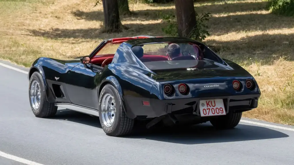Колекцію з шести класичних Chevrolet Corvette знайшли в Техасі