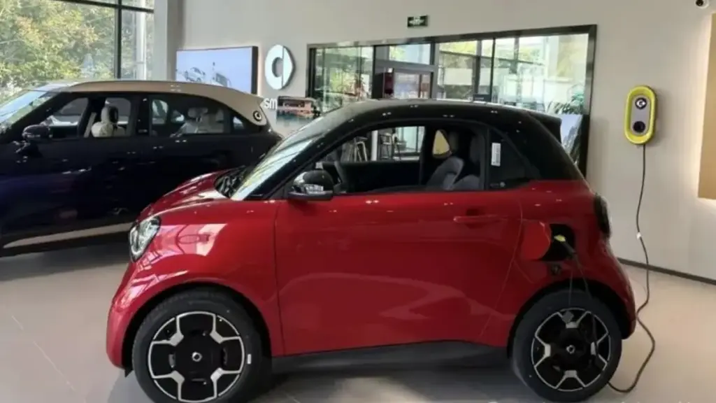 Компактний міський електромобіль Smart #2 з'явився у дилерів у Китаї
