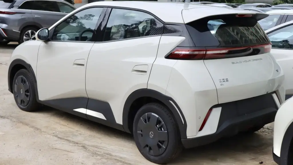 Компанія BYD офіційно представила електричний хетчбек Seagull другого покоління