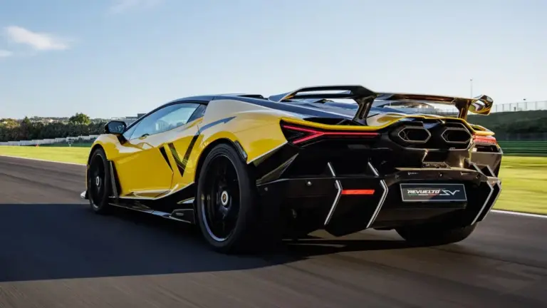 Lamborghini представила екстремальний суперкар Revuelto SV з потужністю 1050 к.с.