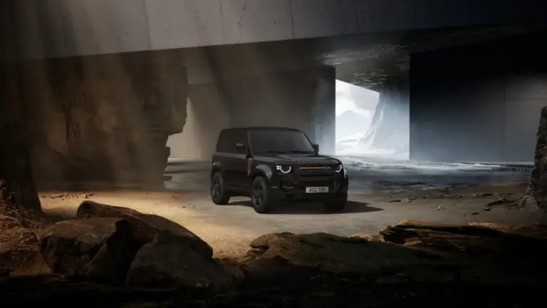 Land Rover випустив пакет Alasia та дозволив зняти запасне колесо з Defender 90