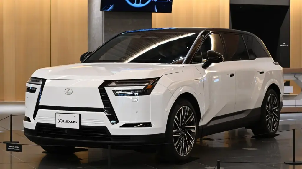 Lexus представив свій перший трирядний електрокросовер TZ