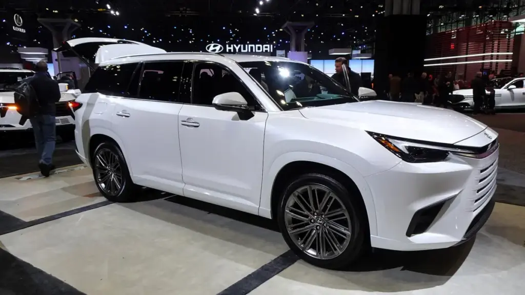 Lexus згортає виробництво плагін-гібрида TX550h+ після 2026 модельного року