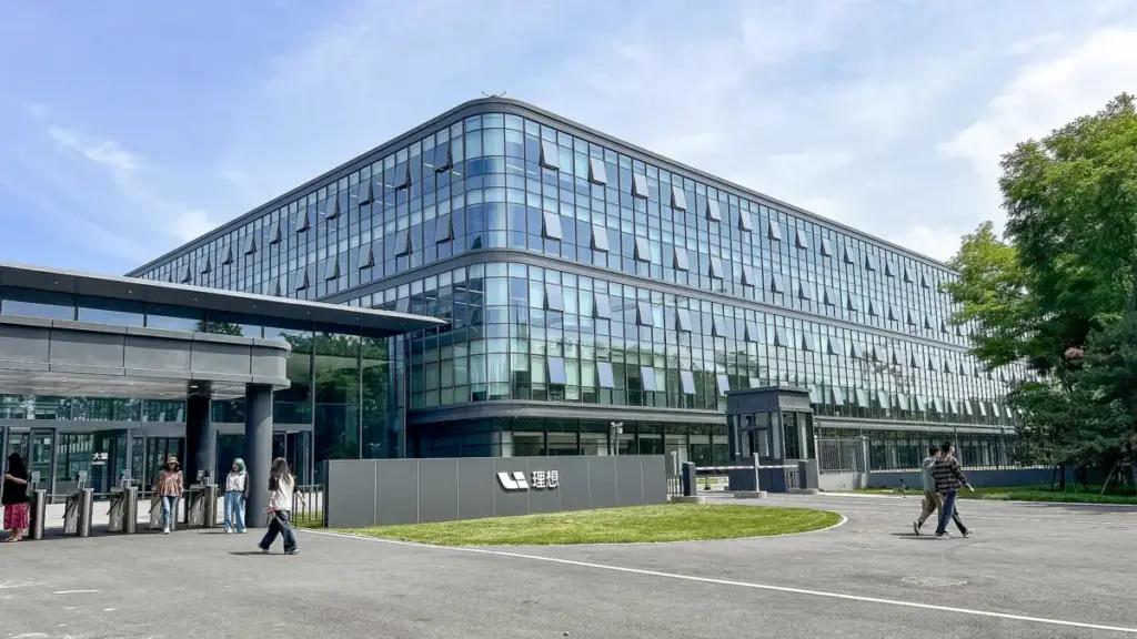 Li Auto залучає 1,625 млрд юанів для свого чипового підрозділу MHX Technology