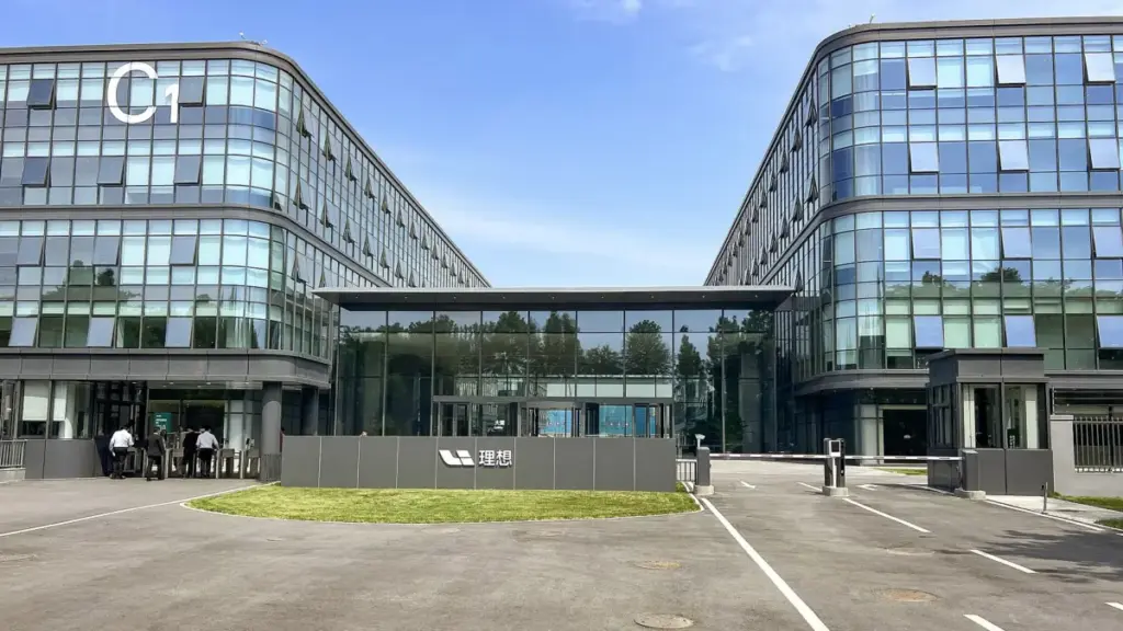 Li Auto залучає 1,625 млрд юанів для свого чипового підрозділу MHX Technology