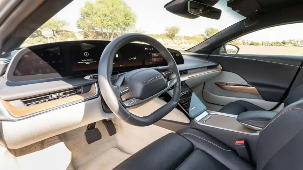 Lucid Air Touring 2023 року втратив 73% вартості на аукціоні
