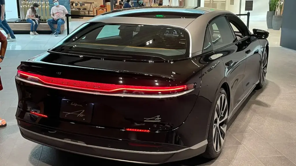 Lucid Air Touring 2023 року втратив 73% вартості на аукціоні