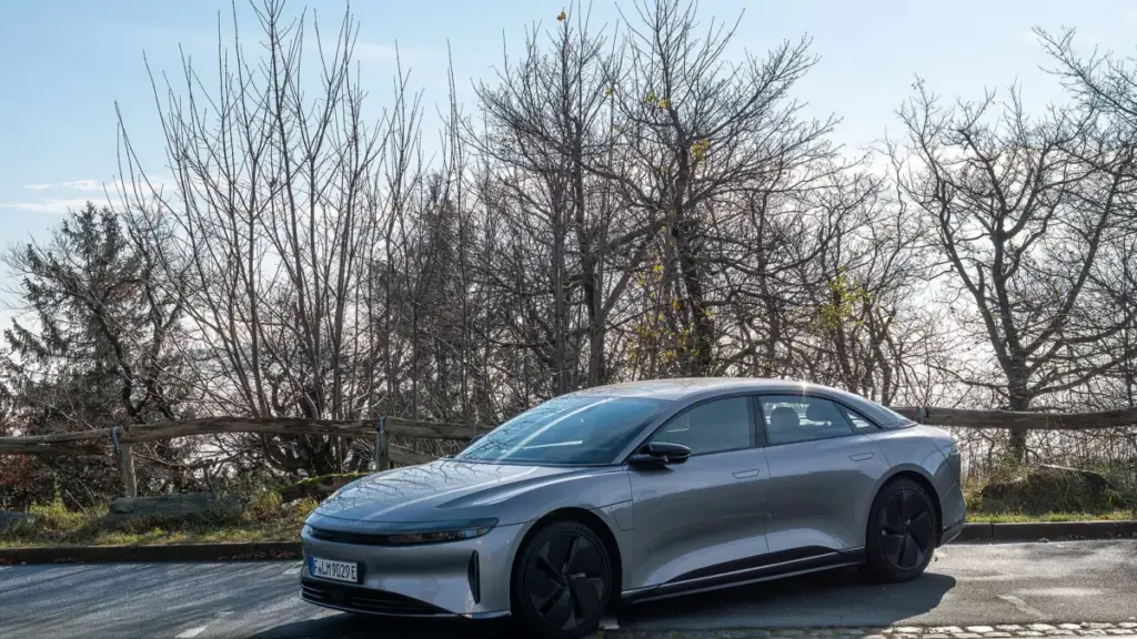 Lucid Air Touring 2023 року втратив 73% вартості на аукціоні