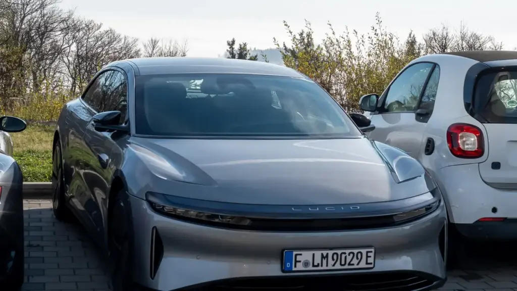 Lucid Air Touring 2023 року втратив 73% вартості на аукціоні