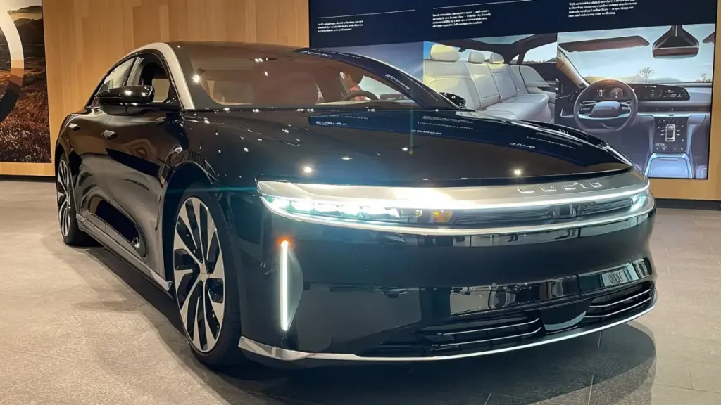 Lucid Air Touring 2023 року втратив 73% вартості на аукціоні