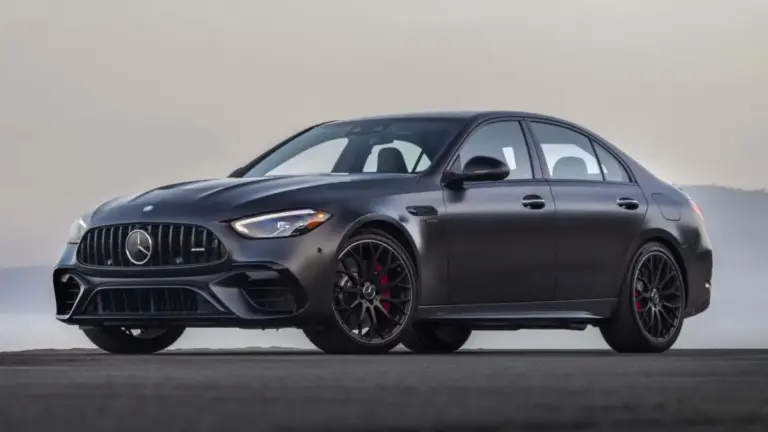 Mercedes-AMG розглядає можливість створення бензинової та електричної версій нового C63