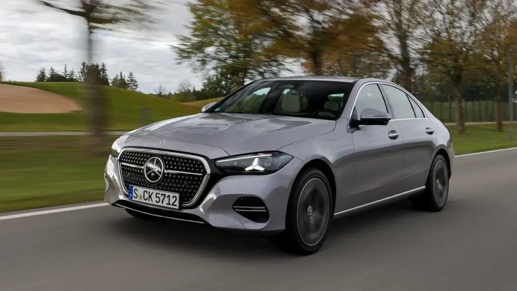 Mercedes-Benz анонсував новий потужніший седан C350 модельного ряду 2027 року