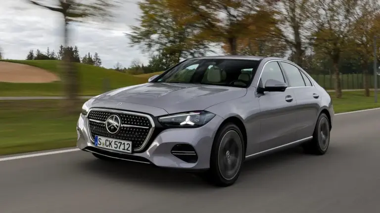 Mercedes-Benz анонсував новий потужніший седан C350 модельного ряду 2027 року