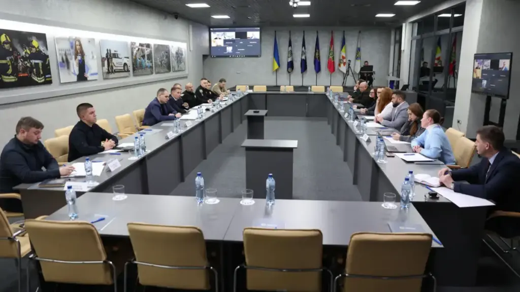 МВС та експерти обговорили правила володіння цивільною зброєю в Україні