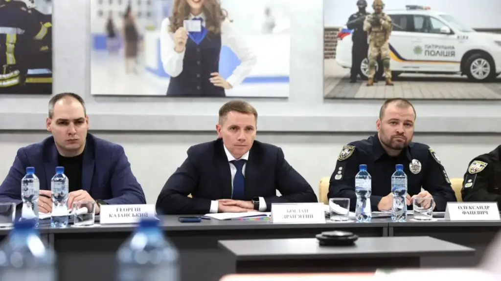 МВС та експерти обговорили правила володіння цивільною зброєю в Україні