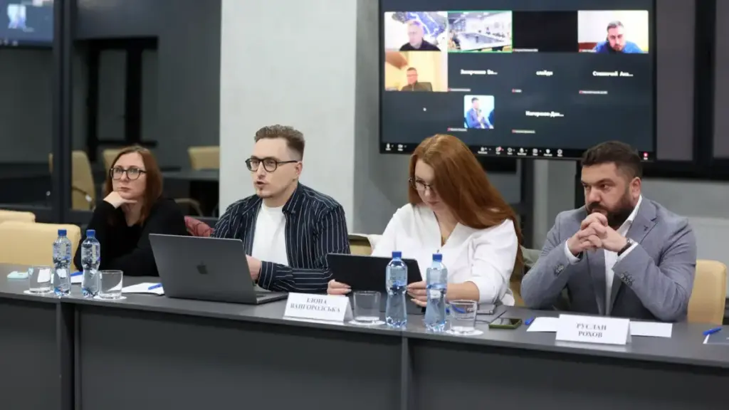 МВС та експерти обговорили правила володіння цивільною зброєю в Україні