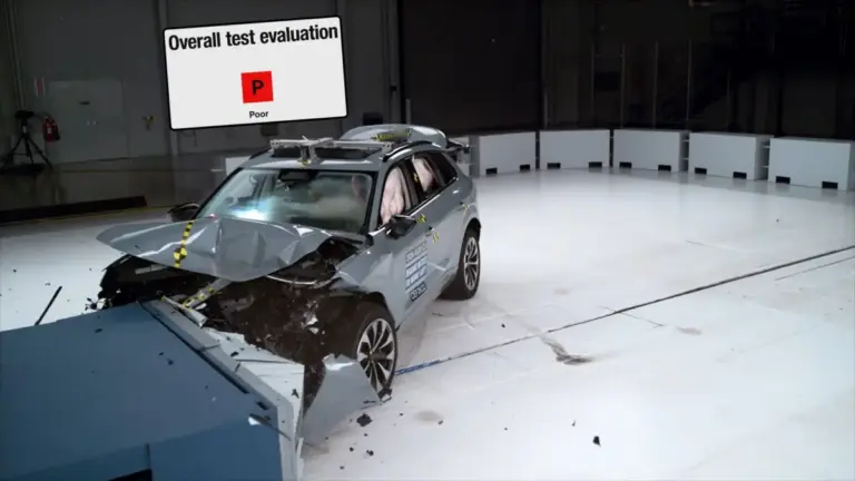 Новий Audi Q3 отримав низьку оцінку за безпеку від IIHS через задні ремені