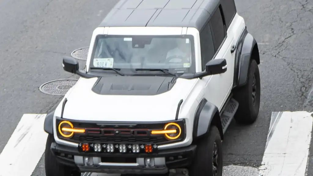 Новий Ford Bronco Raptor 2026 року продали на аукціоні зі знижкою