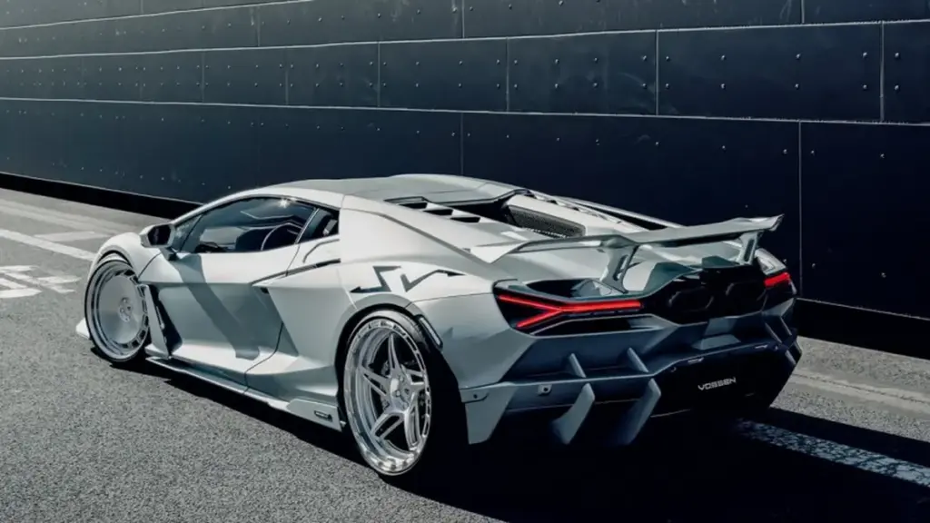 Новий Lamborghini Revuelto SV отримав кастомні колеса від Vossen