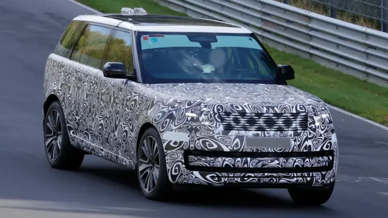 Оновлений Range Rover помітили під час тестів на Нюрбургринзі
